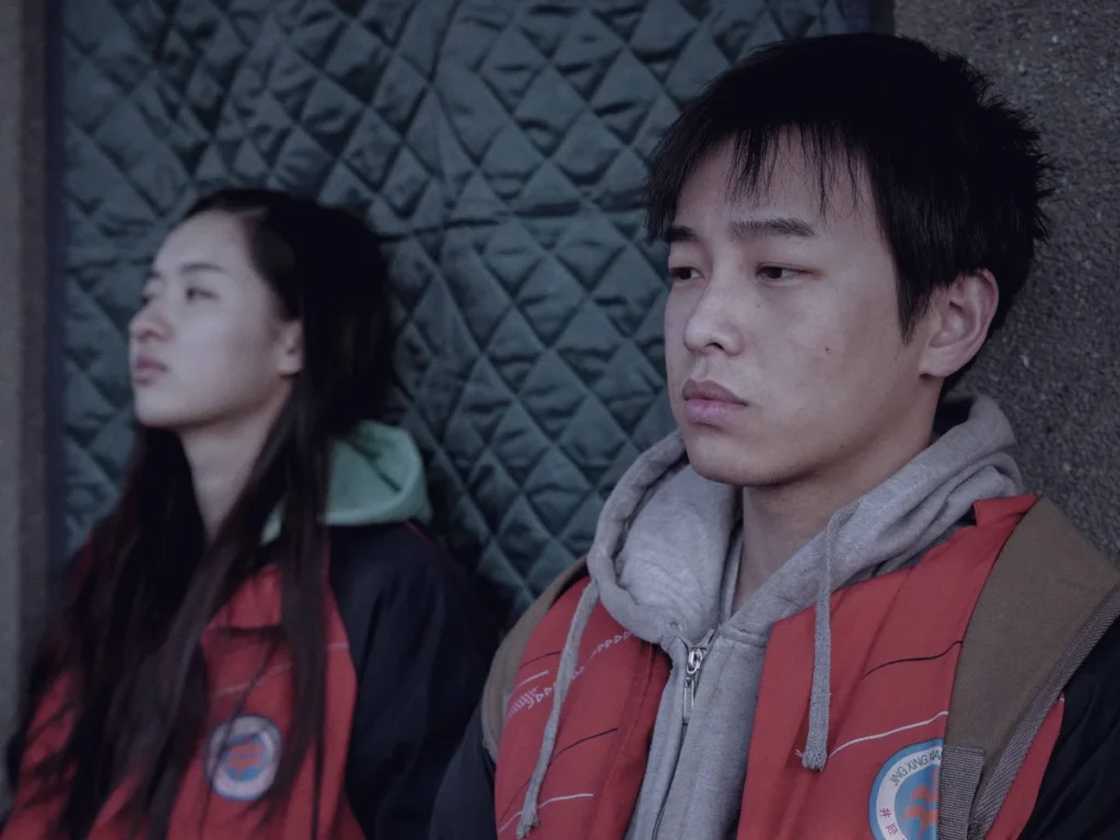 an elephant sitting still kineski film