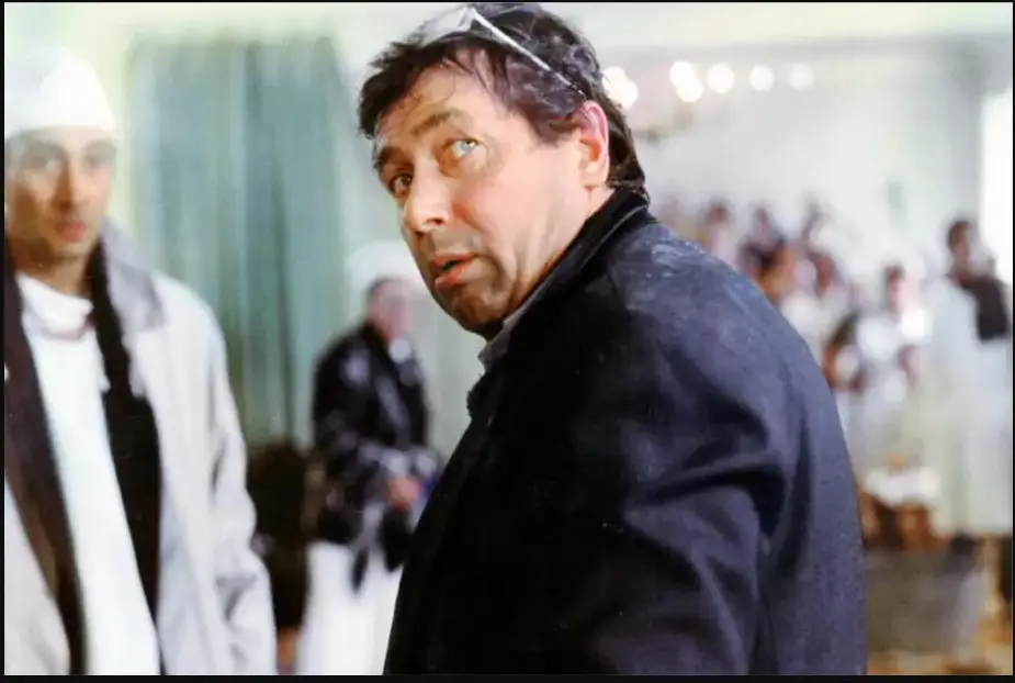 07-escape-from-the-liberty-cinema-1990