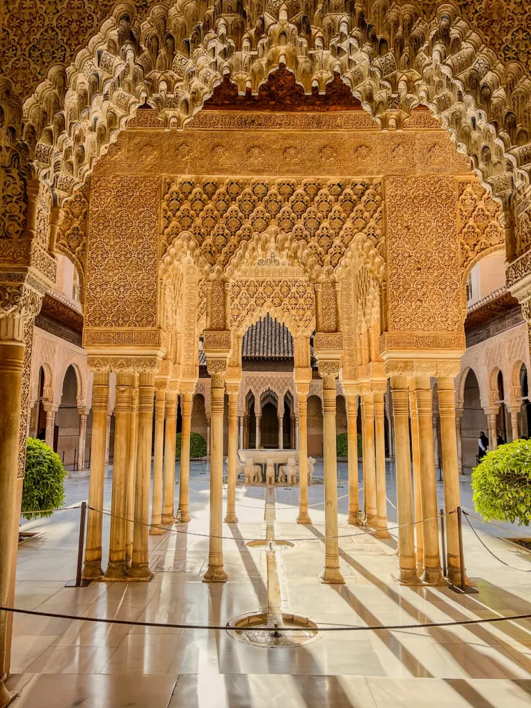 alhambra islamska umetnost